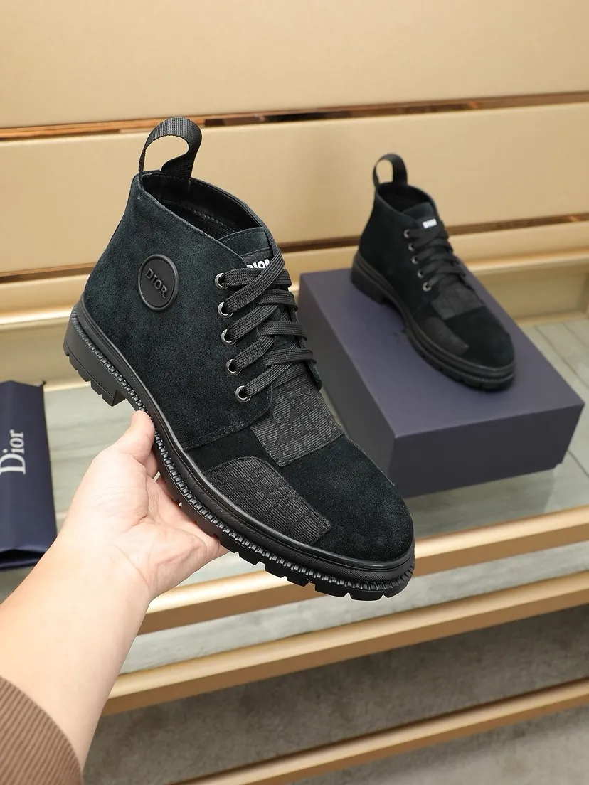 Factory P460 men's shoes💰【Dior】Dior✨ is online simultaneously👏 This casual sports shoe is a new product in the series and continues Di*r's classic style. The upper is made of original first-layer cowhide, paired with a textured outsole, and the brand's iconic details are on the side openings to enhance the style. Fashionable and versatile. Create a casual look. Size: 38-44 (45 customized)